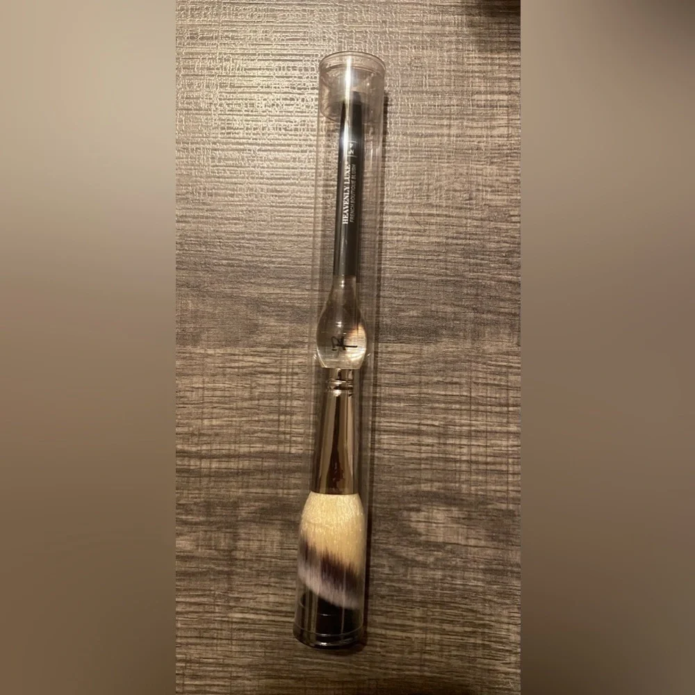 NEW - It cosmetics HEAVENLY LUXE™ FRENCH BOUTIQUE BLUSH BRUSH #4
